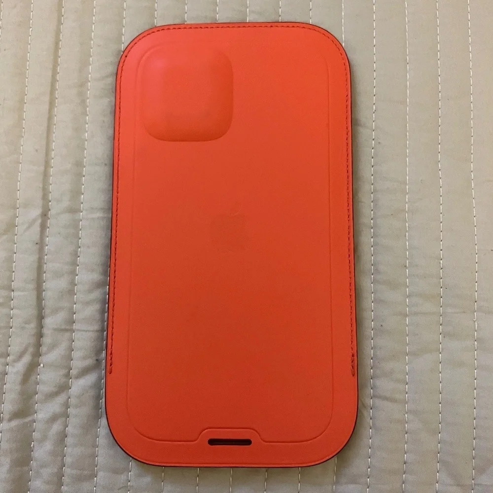 Apple iPhone Leather Sleeve With Magsafe Pink Citrus